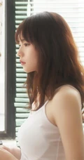 窈窕型线条感少女肩带背心短裤室内写真图片