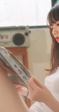 窈窕型线条感少女肩带背心短裤室内写真图片