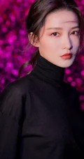 李沁红唇黑衣冷艳造型亮相活动写真图片