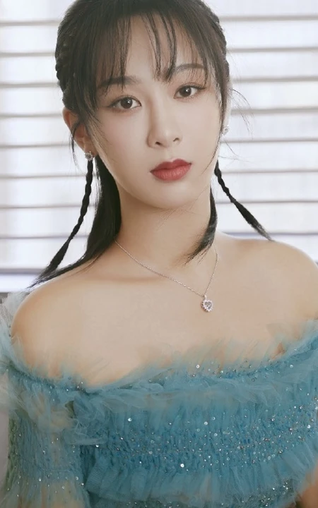 女明星杨紫清新礼裙连衣纱裙装扮室内写真美图
