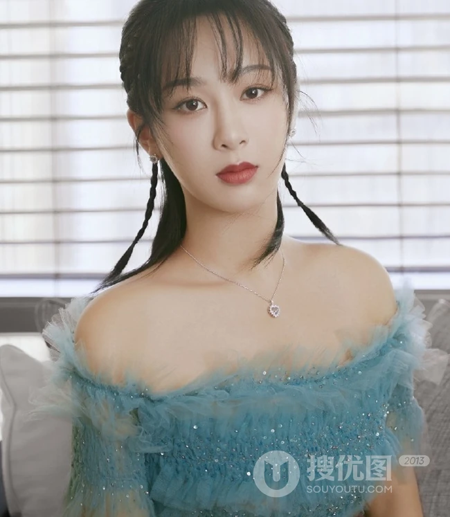 女明星杨紫清新礼裙连衣纱裙装扮室内写真美图
