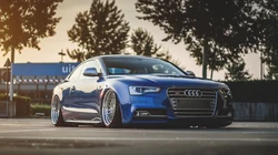 蓝色车身奥迪轿跑Audi S5高清电脑壁纸免费下载