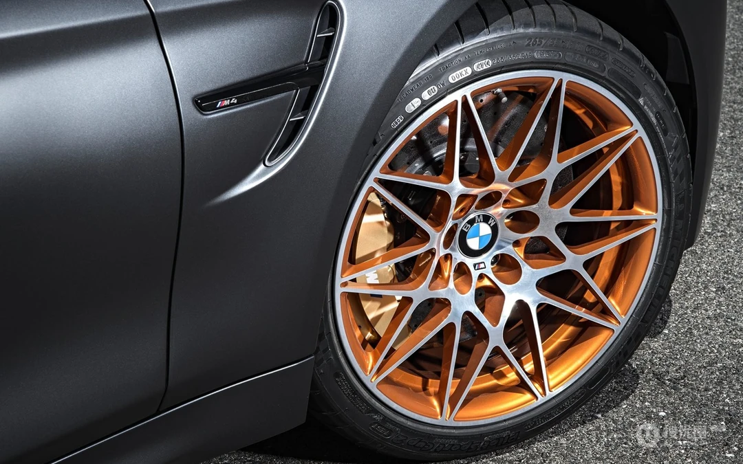 黑色宝马bmw_M4_Coupe警车，跑车系列高清壁纸图片