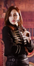 超性感的长发美女抹胸超短裙系列手机壁纸套图