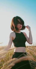 超性感的长发美女抹胸超短裙系列手机壁纸套图