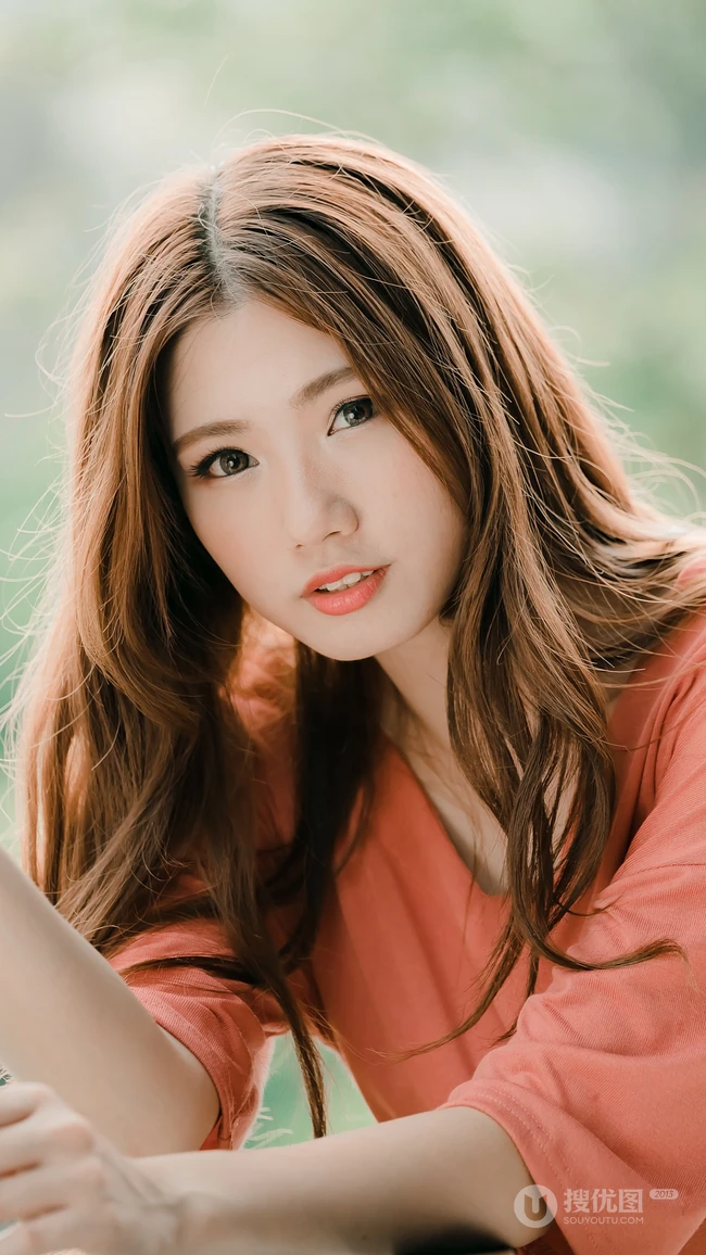 超性感的长发美女抹胸超短裙系列手机壁纸套图
