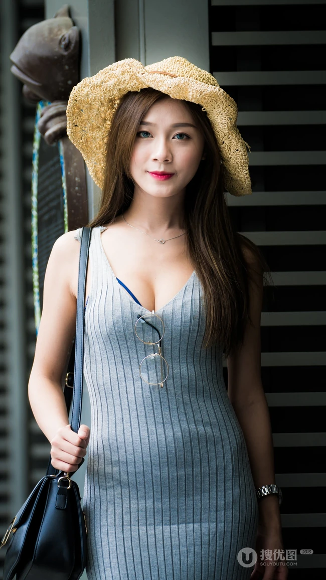 超性感的长发美女抹胸超短裙系列手机壁纸套图