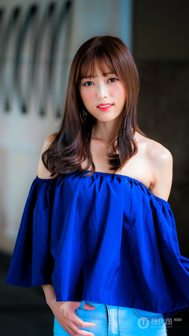 酷酷的，戴眼镜的各类长发美女高清4K手机壁纸下载