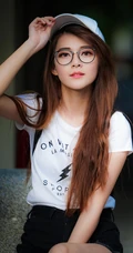 酷酷的，戴眼镜的各类长发美女高清4K手机壁纸下载