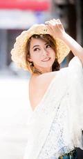 治愈系的长发美女手机壁纸