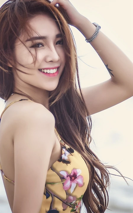 治愈系的长发美女手机壁纸