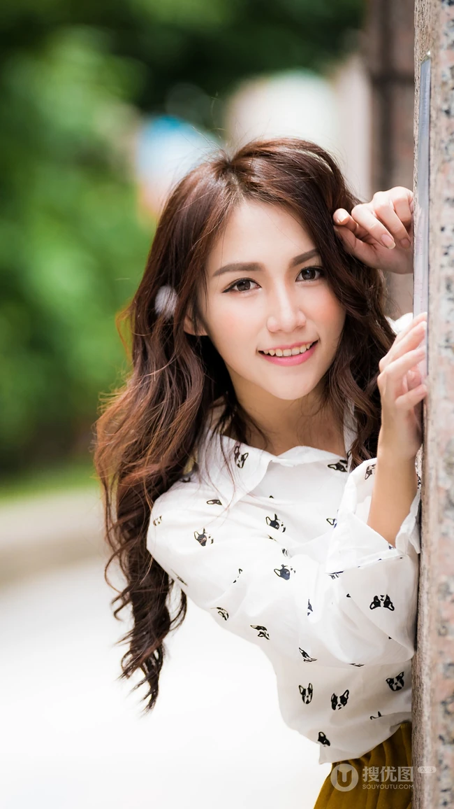 治愈系的长发美女手机壁纸