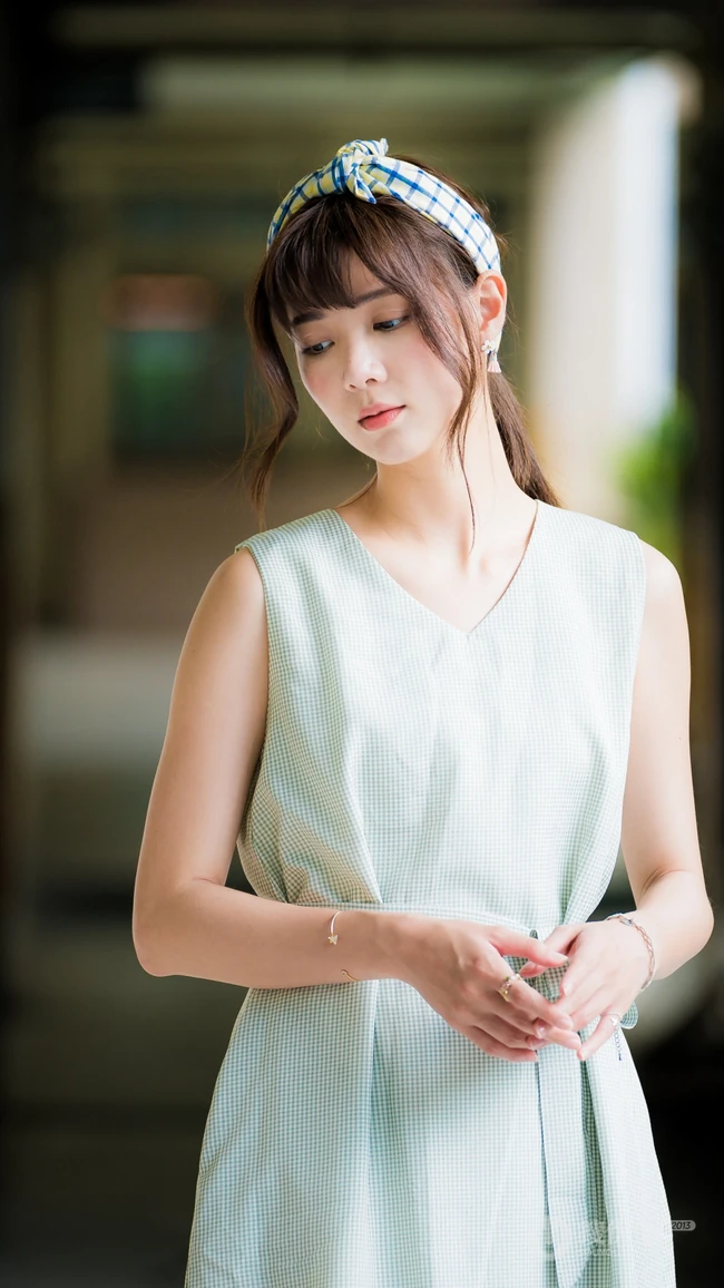 治愈系的长发美女手机壁纸