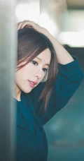 治愈系的长发美女手机壁纸