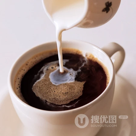打成爱心形状的卡布奇洛咖啡唯美爱情头像图片