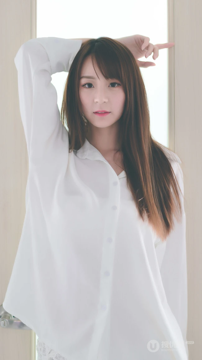 性感大胸御姐型美女手机壁纸图片