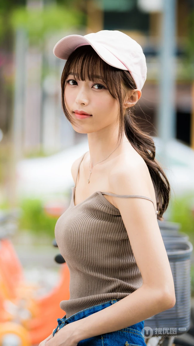 性感大胸御姐型美女手机壁纸图片