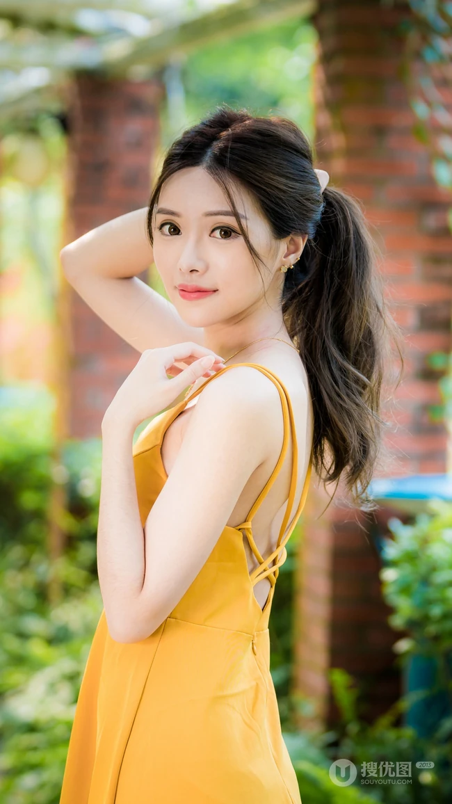 性感大胸御姐型美女手机壁纸图片