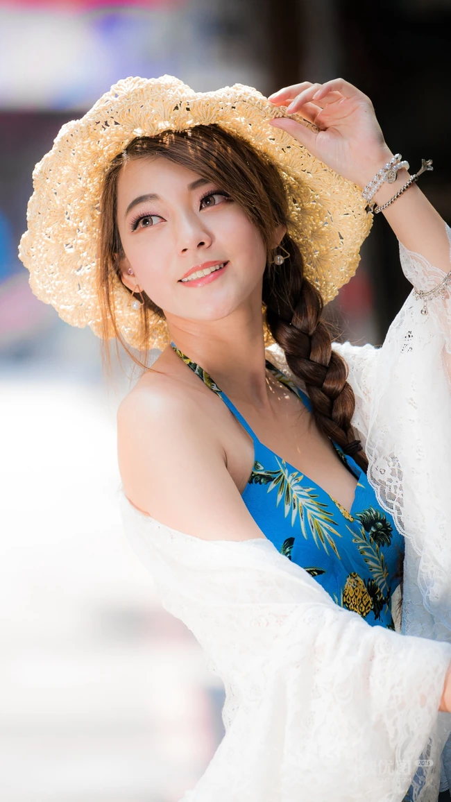 性感大胸御姐型美女手机壁纸图片