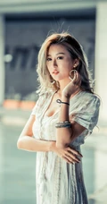 性感大胸御姐型美女手机壁纸图片