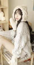 可爱型线条感袜装女生气质写真图片 心有美景，每一步都是旅行