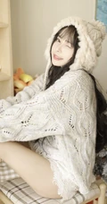 可爱型线条感袜装女生气质写真图片 心有美景，每一步都是旅行