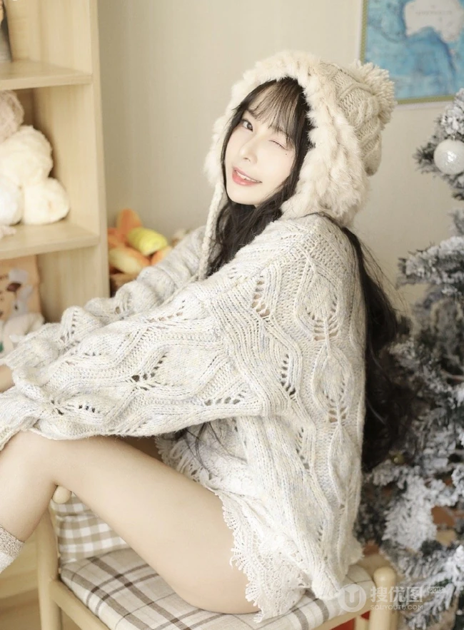 可爱型线条感袜装女生气质写真图片 心有美景，每一步都是旅行