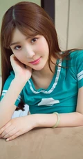 气质青涩线条纤细线条女生唯依 紧身运动衣短裤室内写真图集
