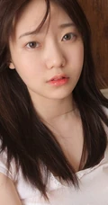 圆脸可爱型日系清新少女白T短裤室内榻榻米写真图片