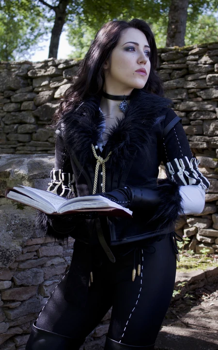 性感欧美女神cosplay古堡吸血鬼高清手机壁纸