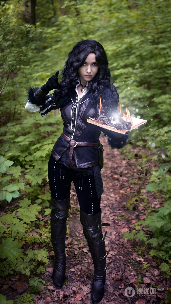 性感欧美女神cosplay古堡吸血鬼高清手机壁纸