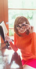 短发欧美女生橙色毛衣cosplay动漫女角色手机壁纸