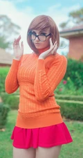 短发欧美女生橙色毛衣cosplay动漫女角色手机壁纸