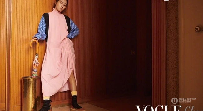 关晓彤《VogueFilm》杂志写真图片，演绎生活中的时尚