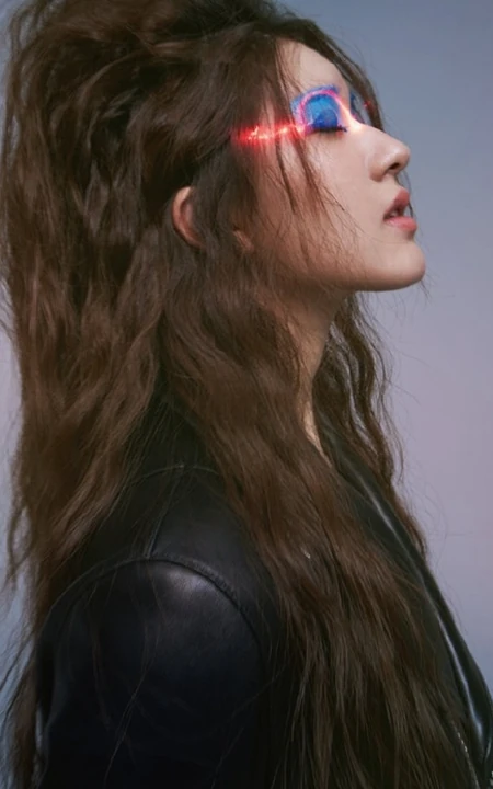 赵露思非主流造型登VogueMe杂志写真图片