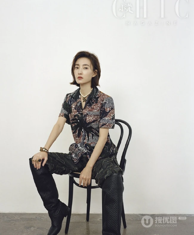 王丽坤气质成熟风格《小资风尚》杂志写真大片