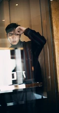 庆余年男主角张若昀随性慵懒写真图片