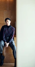 庆余年男主角张若昀随性慵懒写真图片