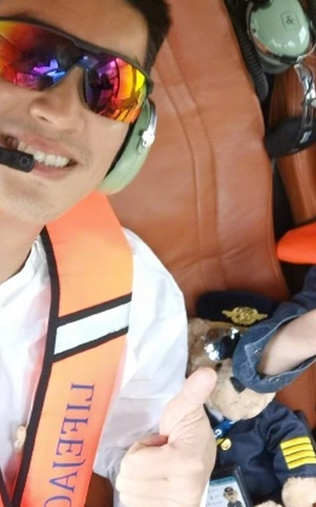 杜江微博晒与儿子嗯哼三亚度假照片，看起来很享受亲子时光