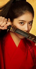 李凱馨红衣长剑古装造型酷美写真图片