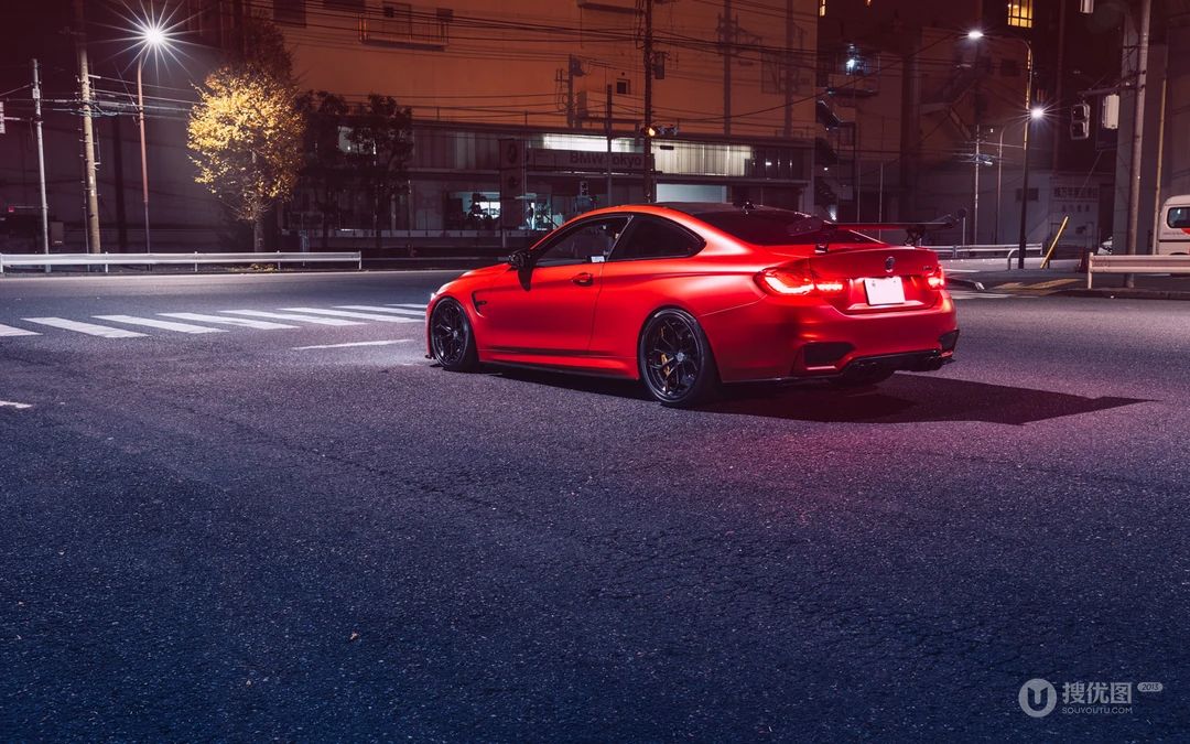 红色改装宝马M4性能跑车