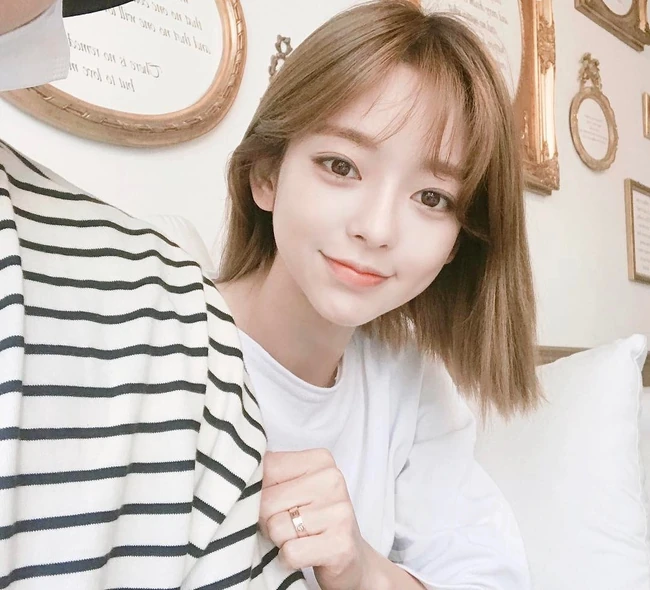超甜美精选韩国苗条女生姜泰丽自拍，生活照写真图片