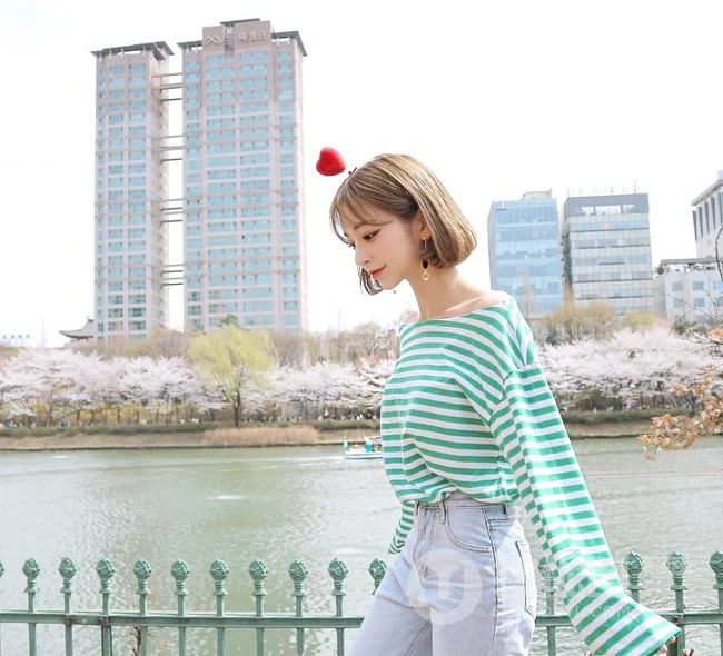 超甜美精选韩国苗条女生姜泰丽自拍，生活照写真图片