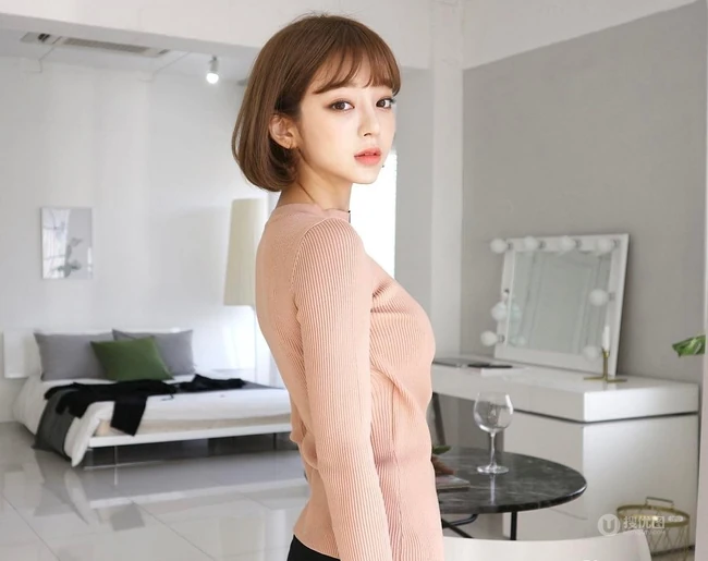 超甜美精选韩国苗条女生姜泰丽自拍，生活照写真图片