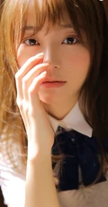 制服短裙齐刘海长发学生妹教室桌椅间清新写真图片