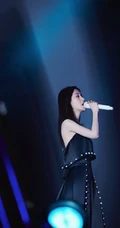 张碧晨气质黑色礼裙长裙写真，舞台照图片