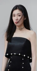 张碧晨气质黑色礼裙长裙写真，舞台照图片