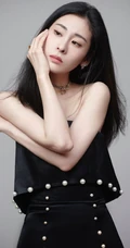 张碧晨气质黑色礼裙长裙写真，舞台照图片