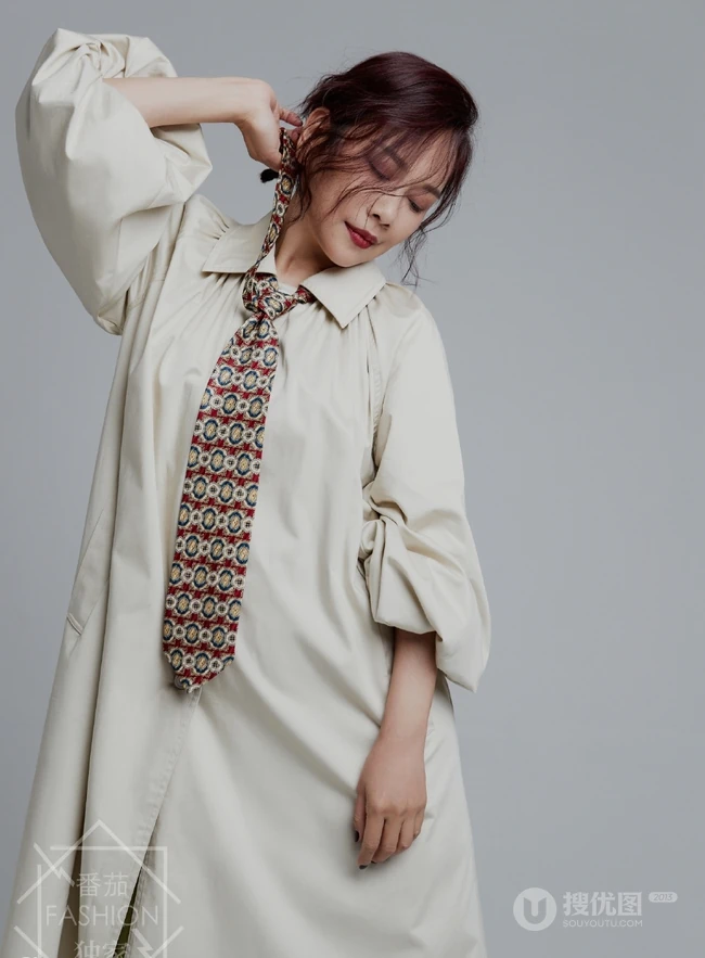 香港气质女生陈松伶超美演绎黑，灰两套时尚潮流服饰写真图片