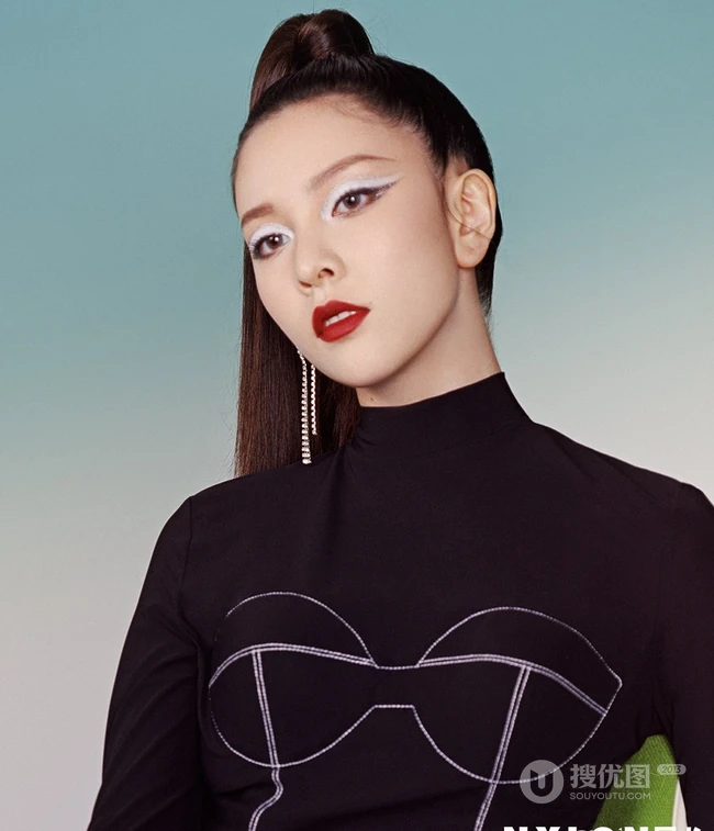 化茧成蝶，宋妍霏个性蝴蝶装造型柔美杂志写真图片